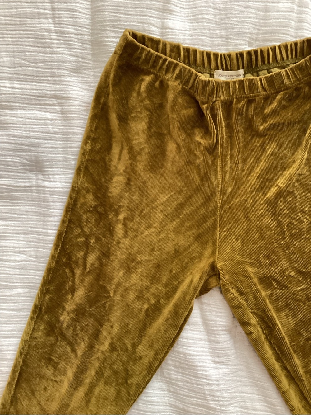 Y2K Jones New York Velvet Gold stretch pants in Mustard